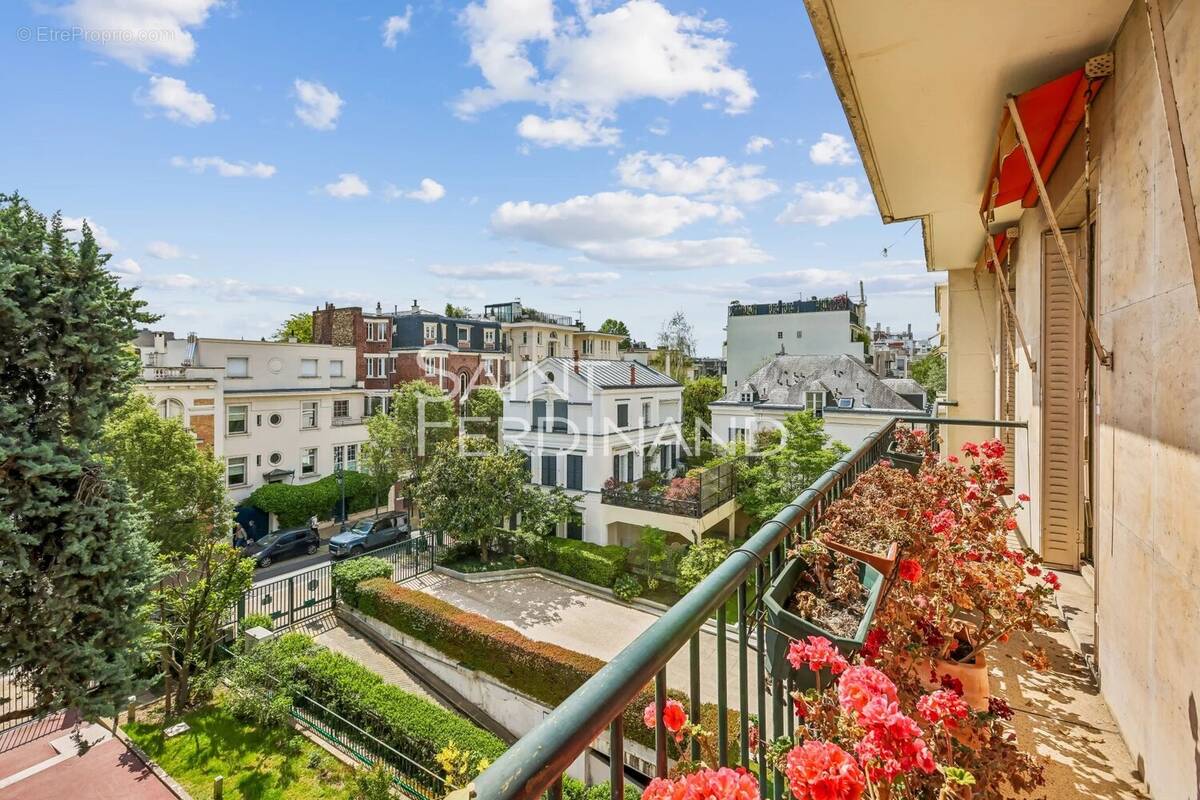 Appartement à NEUILLY-SUR-SEINE