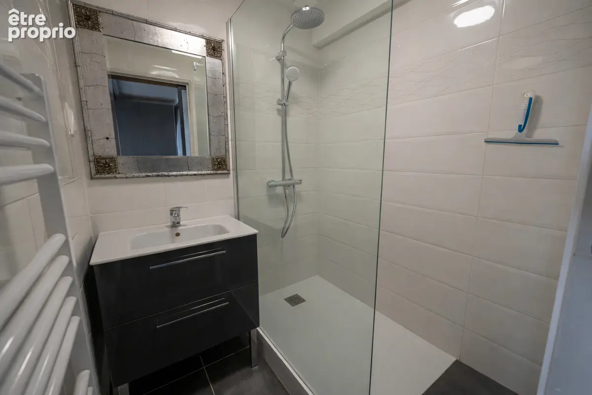 PROCHE COMMERCES - Appartement de 26 m² avec terrasse & stationnement - photo 7