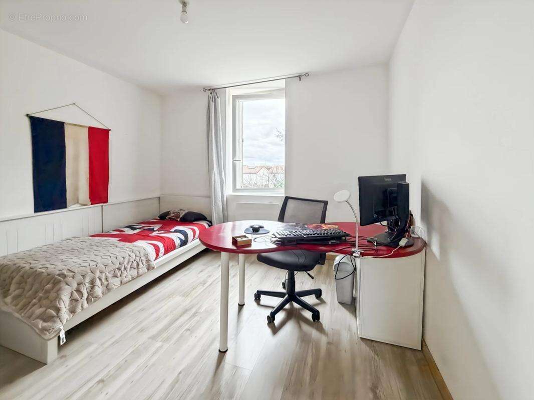 Maison à SAINT-CLAIR-DE-LA-TOUR