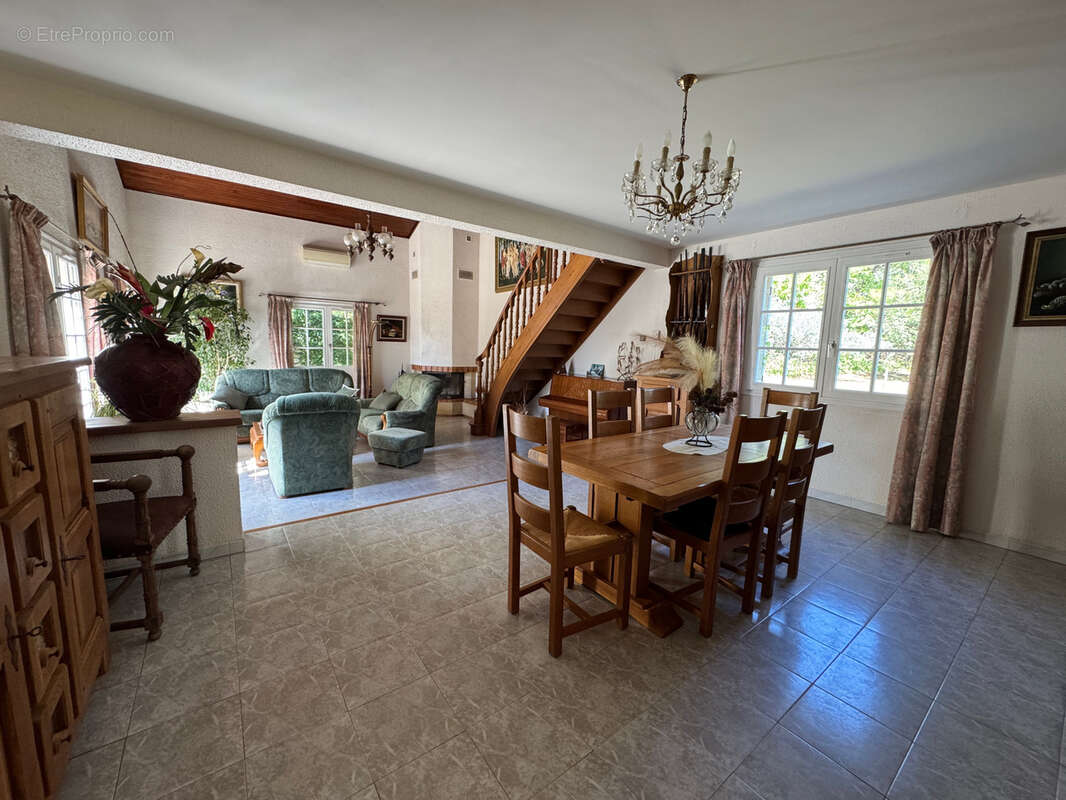 Maison à LAUDUN-L'ARDOISE