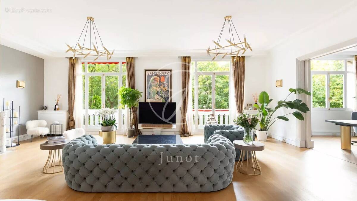 Appartement à PARIS-16E