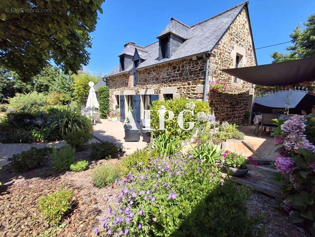 LANTIC, ensemble de deux maisons rénovées à vendre - photo 3