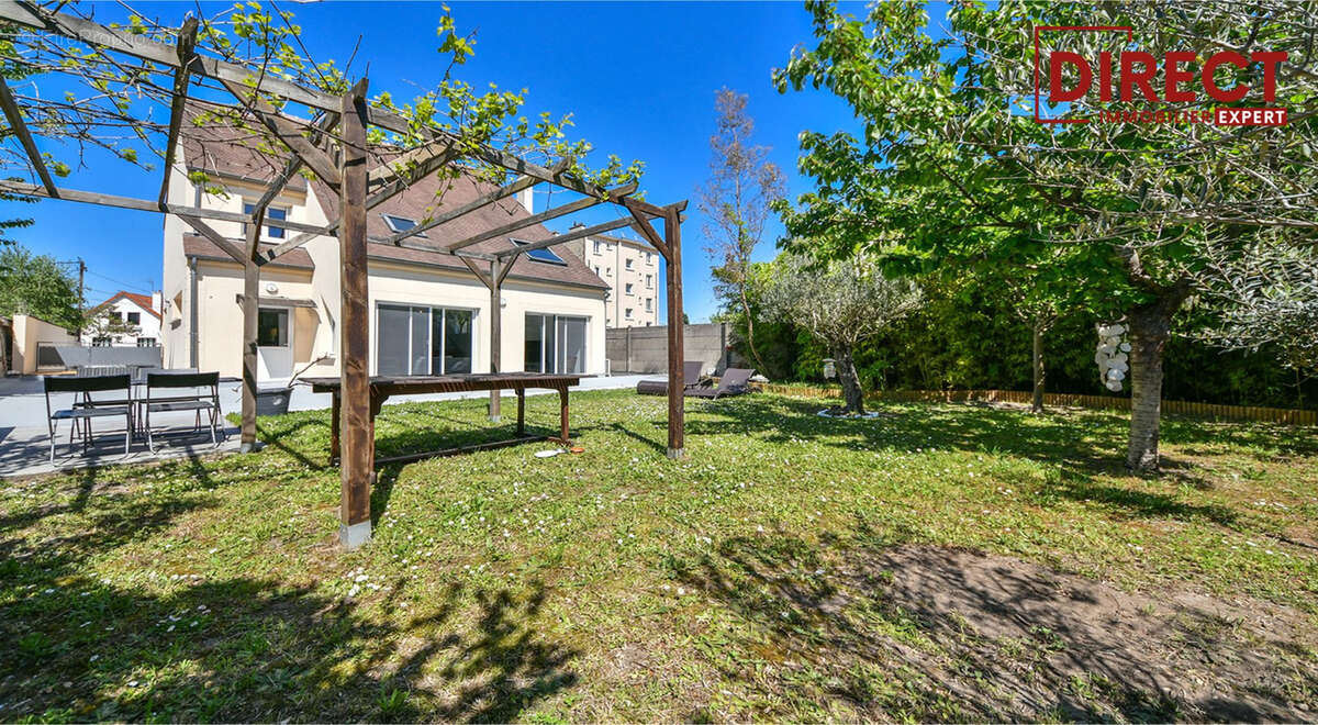 Maison à SAINT-MAUR-DES-FOSSES