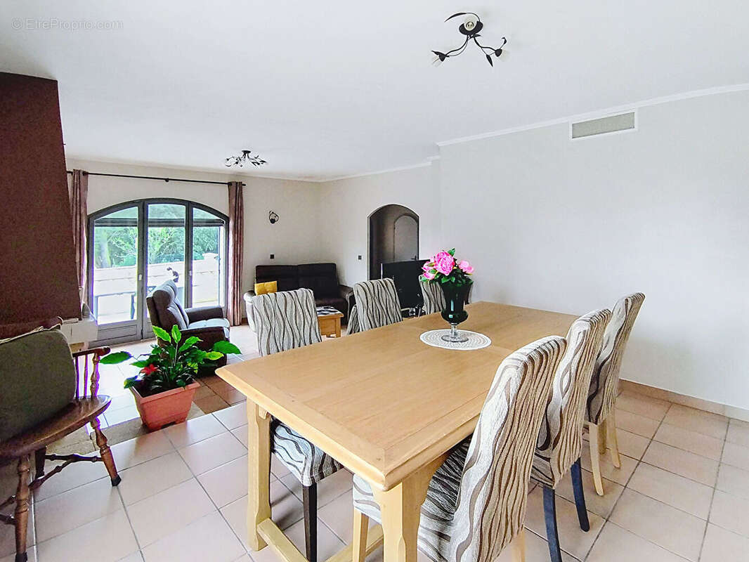 Maison à LES ANGLES