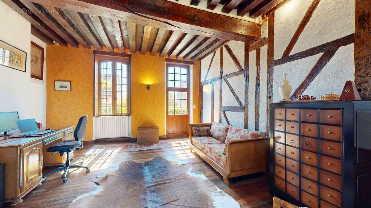 Maison à GENNETINES