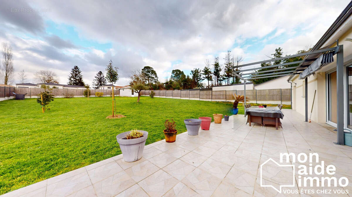 Maison à CAMBLANES-ET-MEYNAC