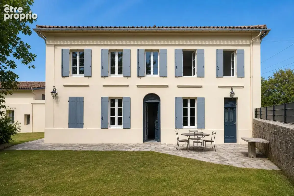 Maison de 8 pièces de 280 m² à Puisseguin - photo 2