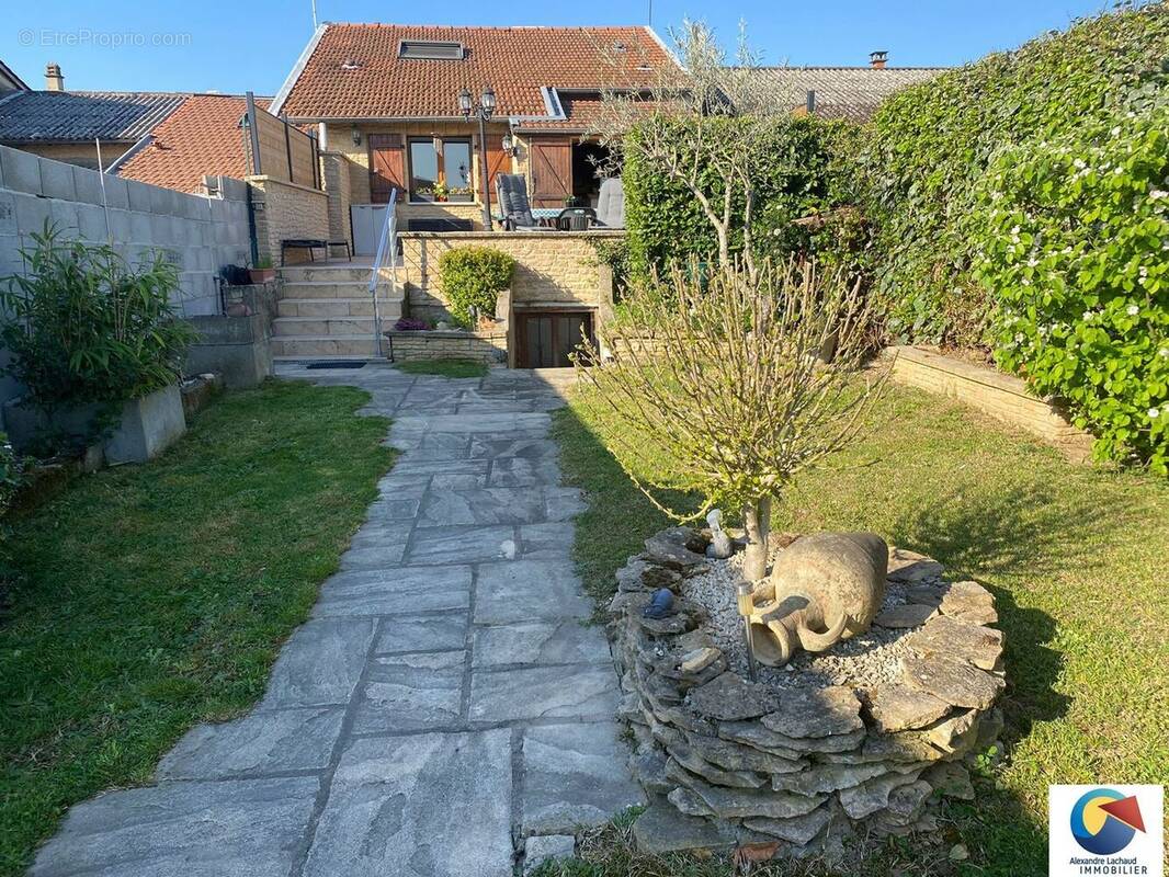 Maison à LA VERPILLIERE