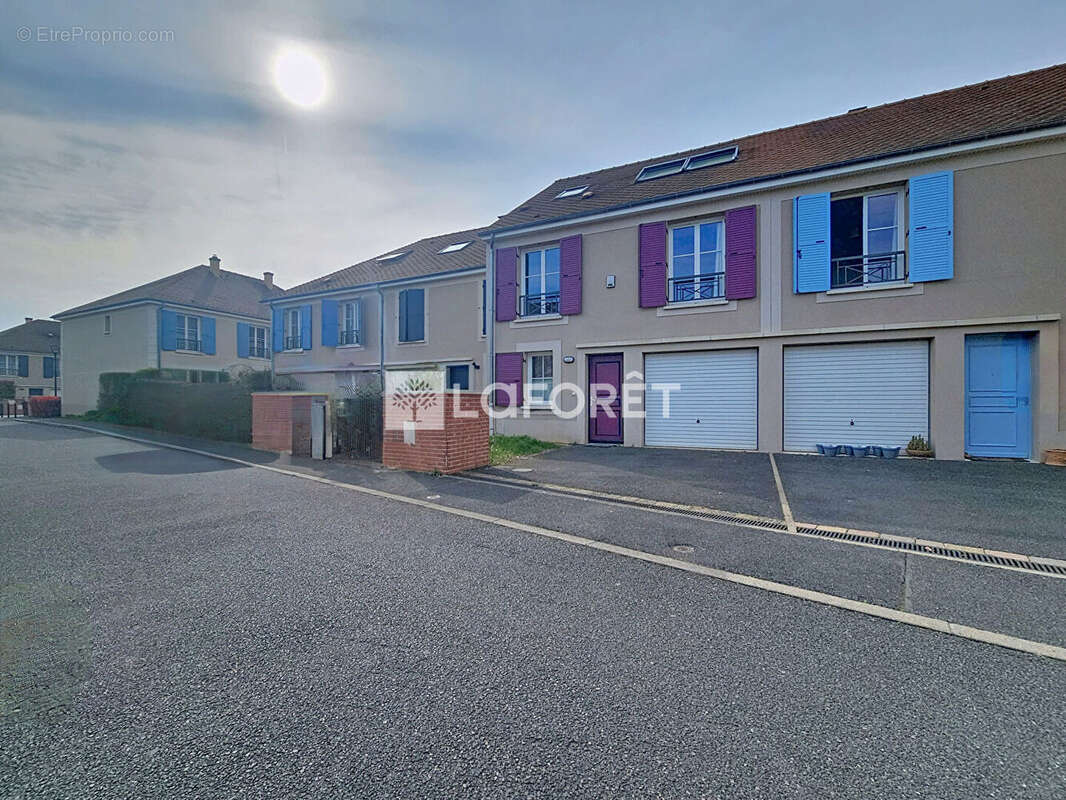 Maison à MAGNY-LE-HONGRE