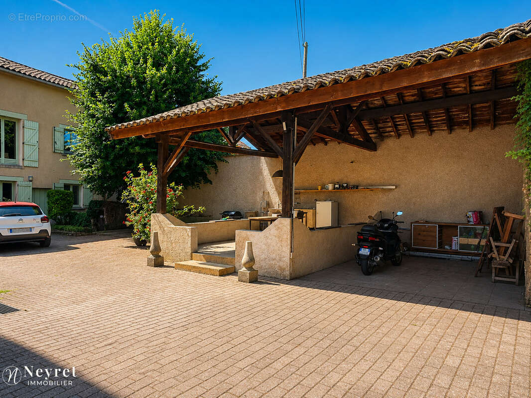 Maison familiale avec piscine, parc paysagé et fort potentiel - photo 11