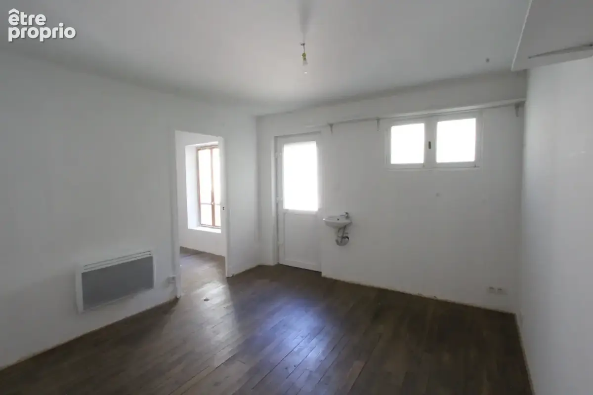 Idéal sans entretien, maison centre-ville avec cour et deux garages - photo 12