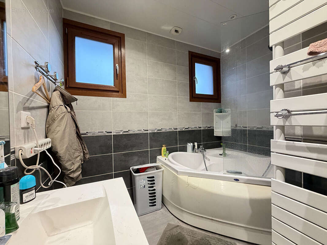 Maison à LA BONNEVILLE-SUR-ITON