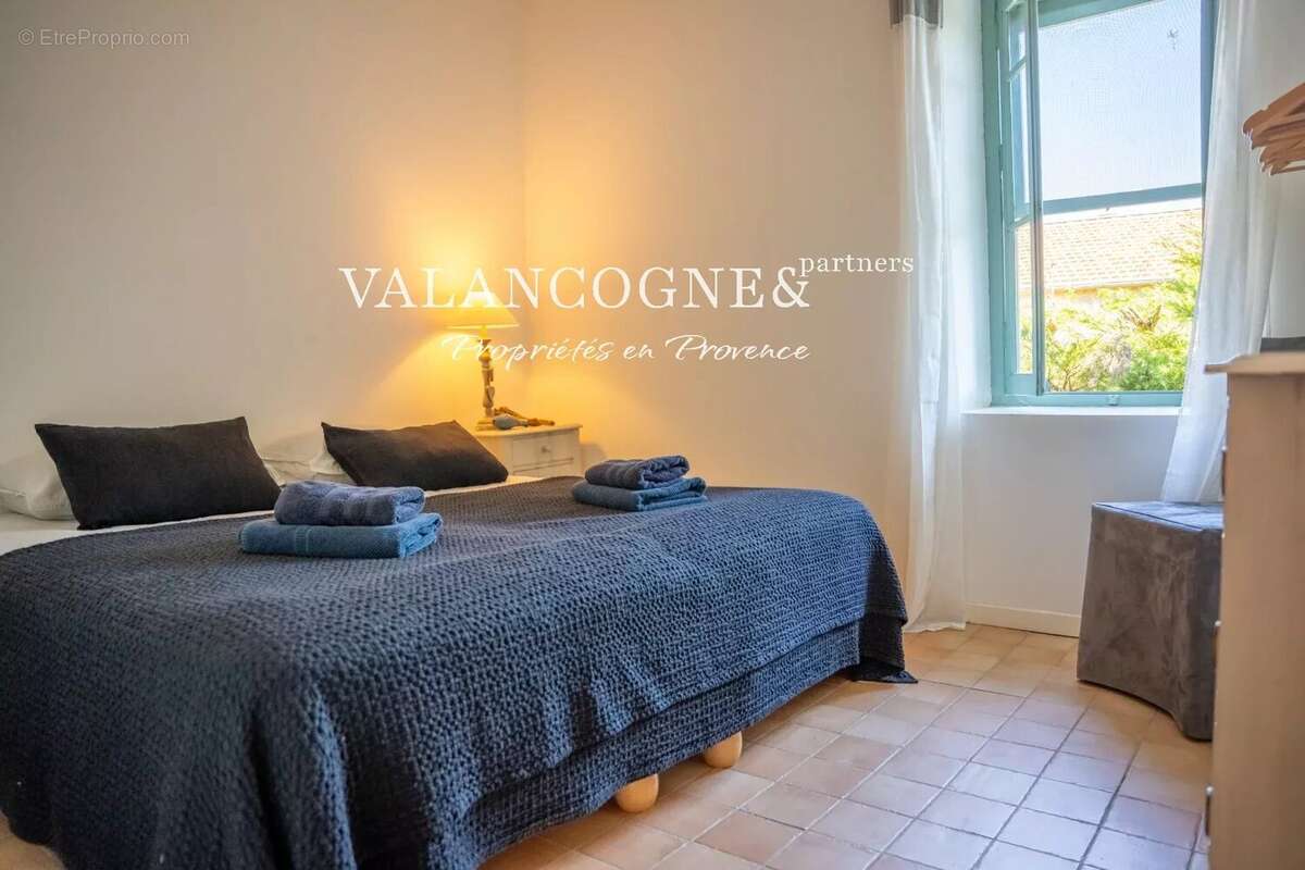 Mas Provençal de Charme avec Piscine et Tennis à Vendre - photo 23