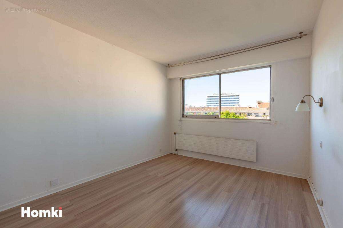 Appartement à MARSEILLE-5E