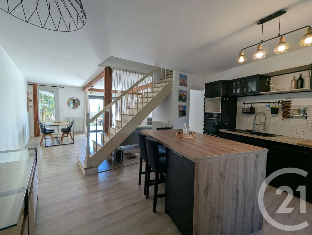 Maison 163 m² à Gaillac  - photo 4