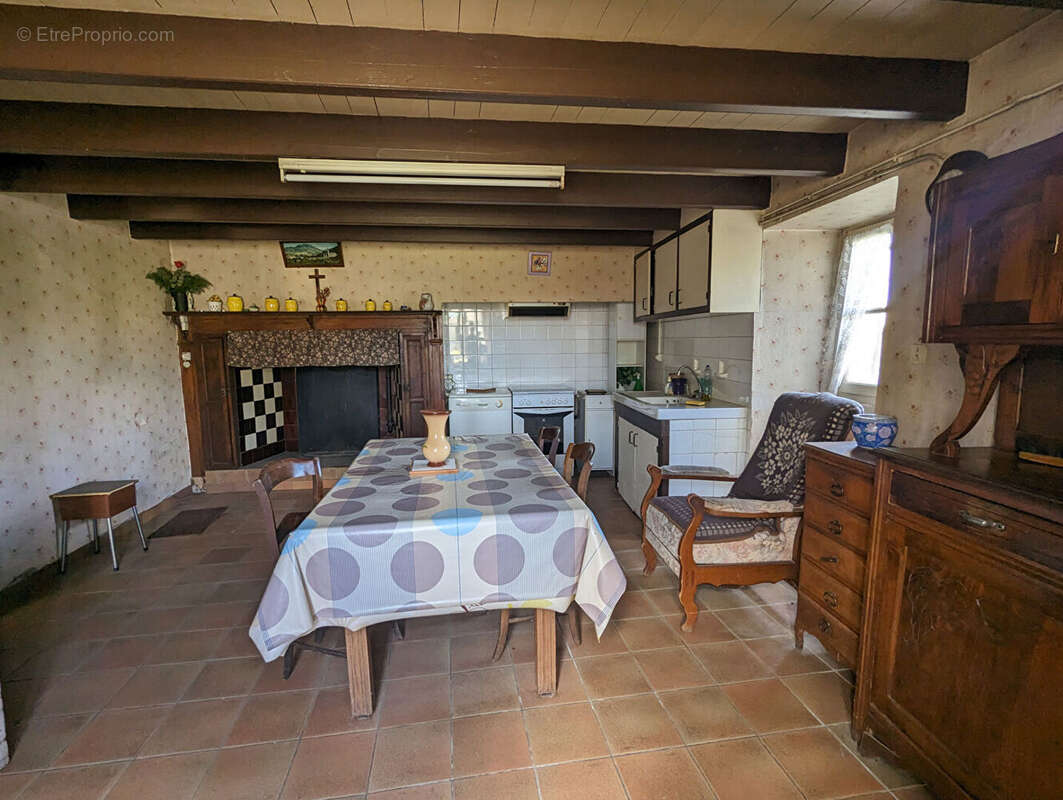 Maison à SAINT-NAZAIRE-DE-VALENTANE