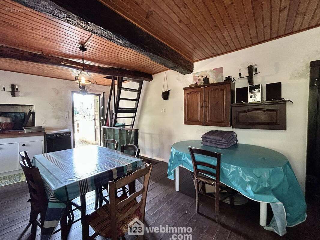 Cuisine / salle à manger de 20 m2 - Maison à BIGORNO