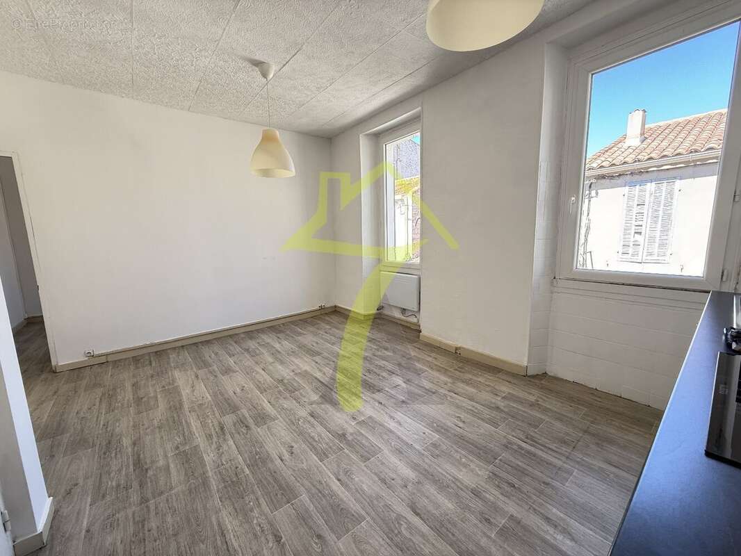 Appartement à MARSEILLE-3E