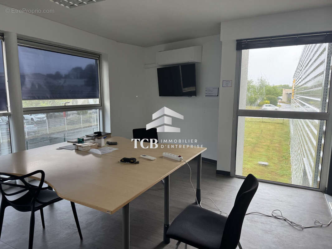 Commerce à SAINTE-LUCE-SUR-LOIRE