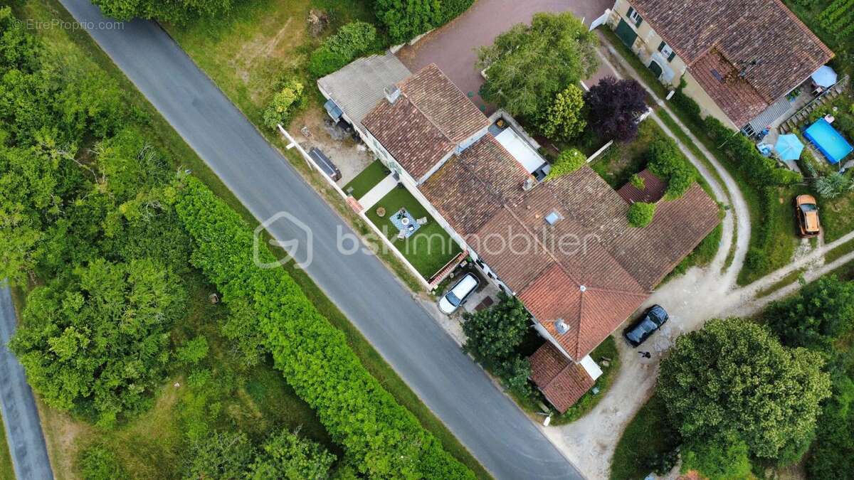 SAINT-VAIZE – Ensemble immobilier à fort potentiel aux portes de Saintes 85000€ - photo 2