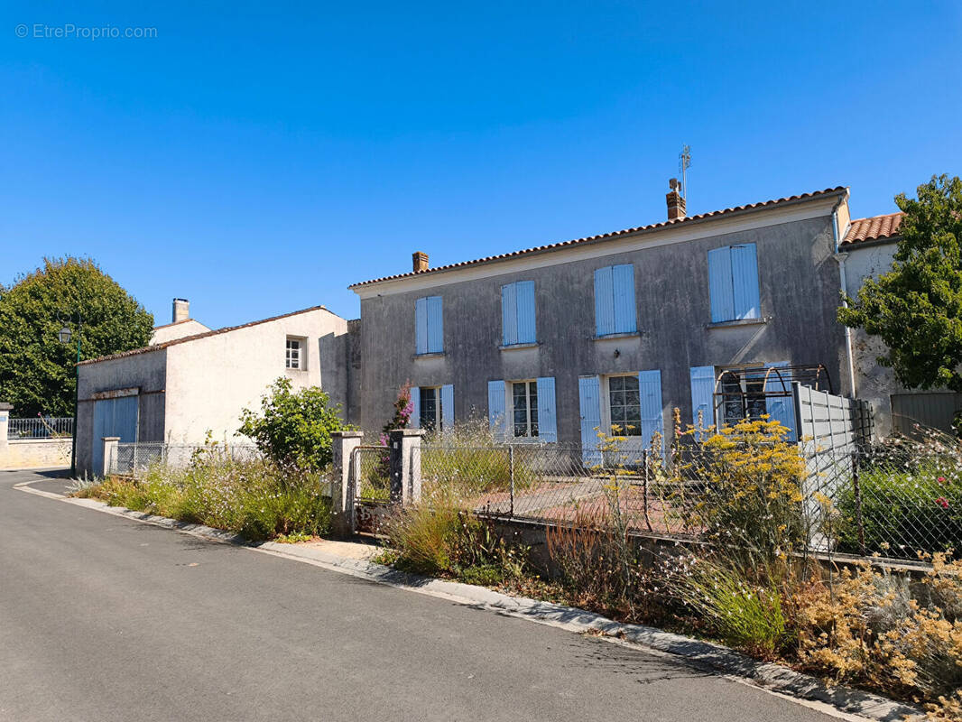 Maison à GEAY
