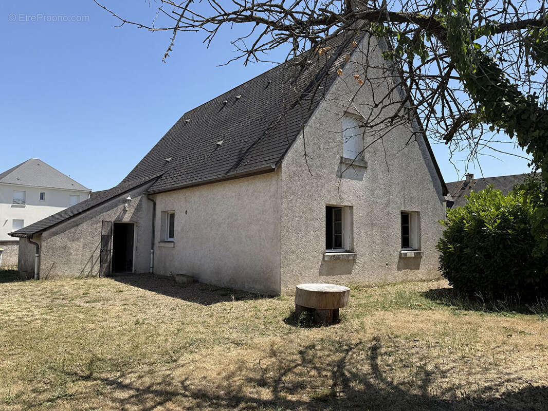 Maison à LA VILLE-AUX-DAMES