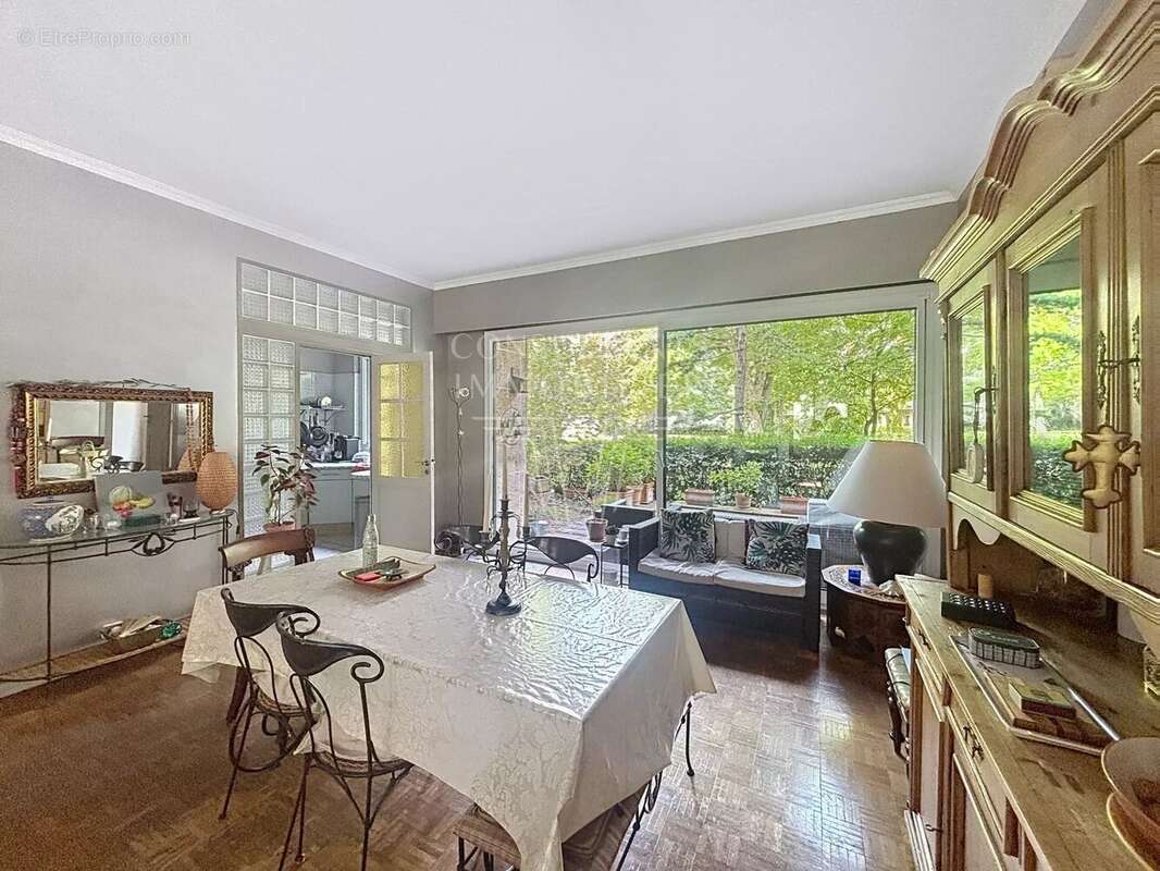Appartement à NEUILLY-SUR-SEINE