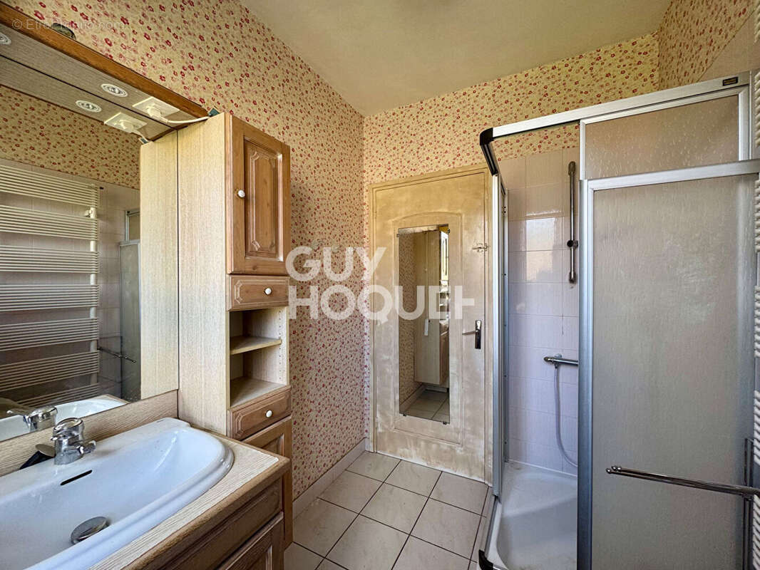 À vendre au CREUSOT (71200), maison 6 pièces d'environ 134 m². - photo 5