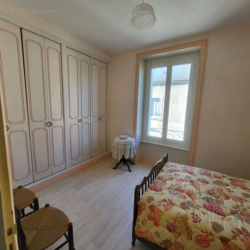 Appartement à RIOM-ES-MONTAGNES