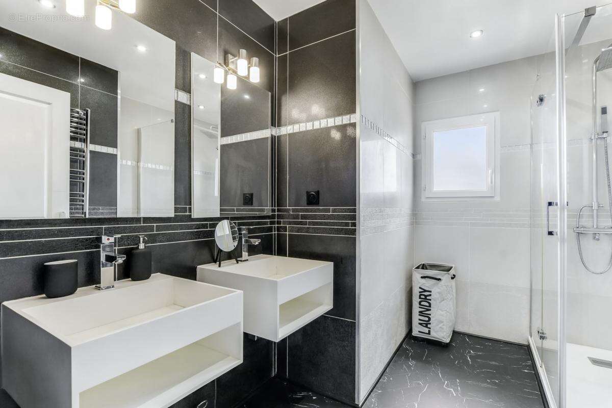 Maison familiale t7   180 m2   piscine   panneaux solaires - photo 11