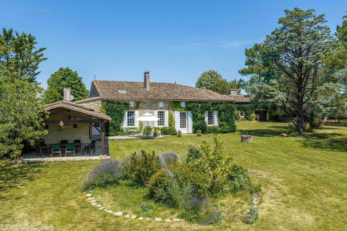 Superbe domaine de campagne avec trois habitations, piscine et court de tennis à seulement vingt minutes de Saint-Émilion - photo 19