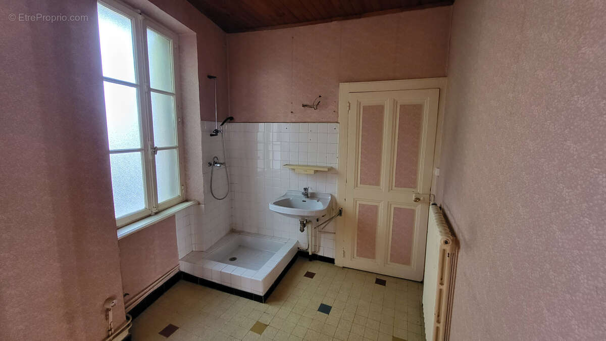 Maison à SAINT-MARTIN-DE-VALAMAS