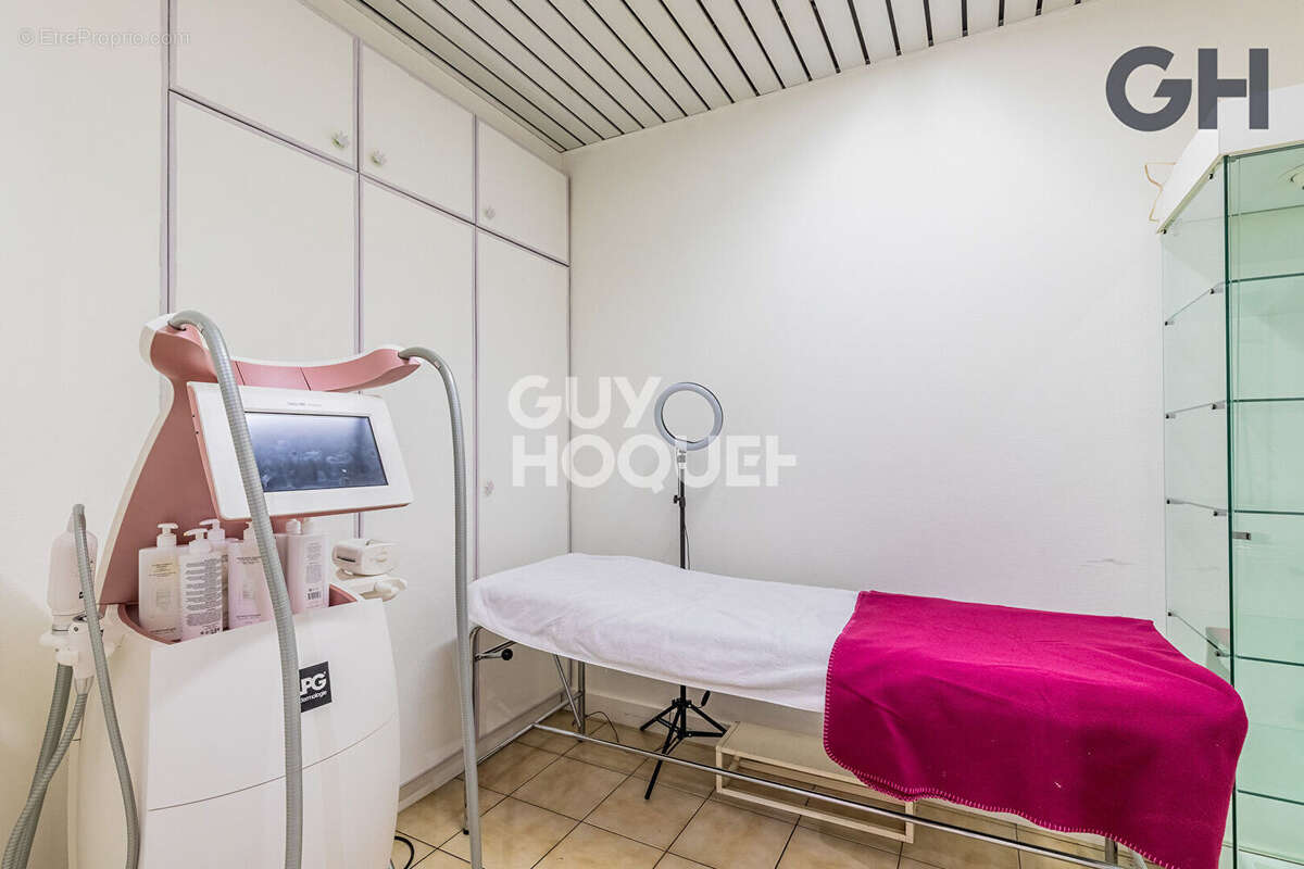 Commerce à SAINT-PIERRE-DU-PERRAY