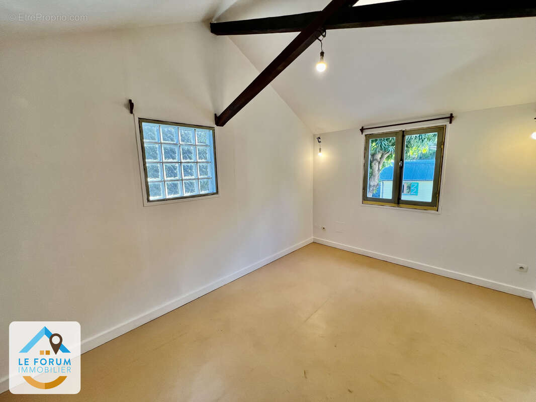 Saint pierre 97410 - ensemble immobilier - 3 logements - fort potentiel - quartier prisé - photo 8