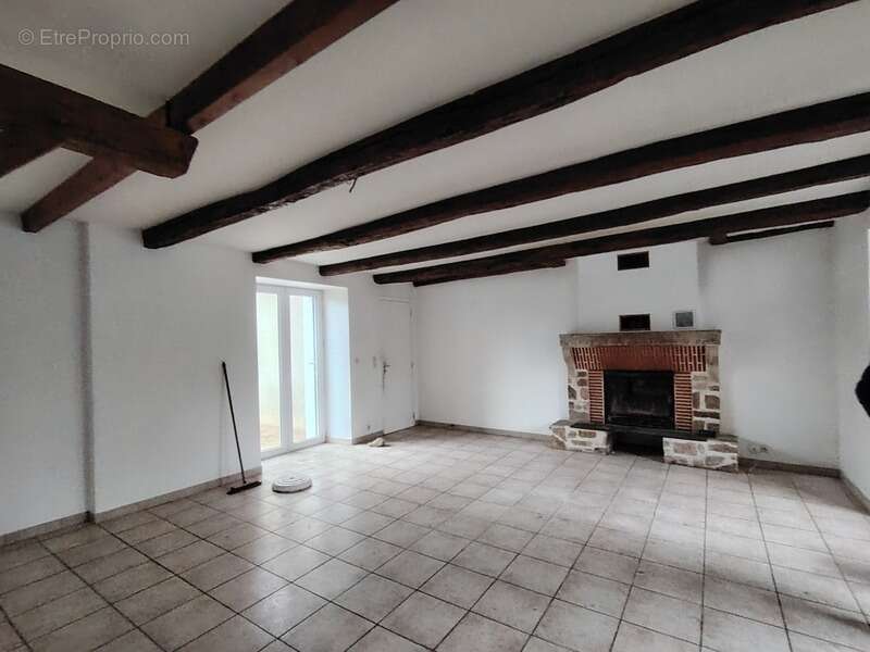Maison à SAINT-MACOUX