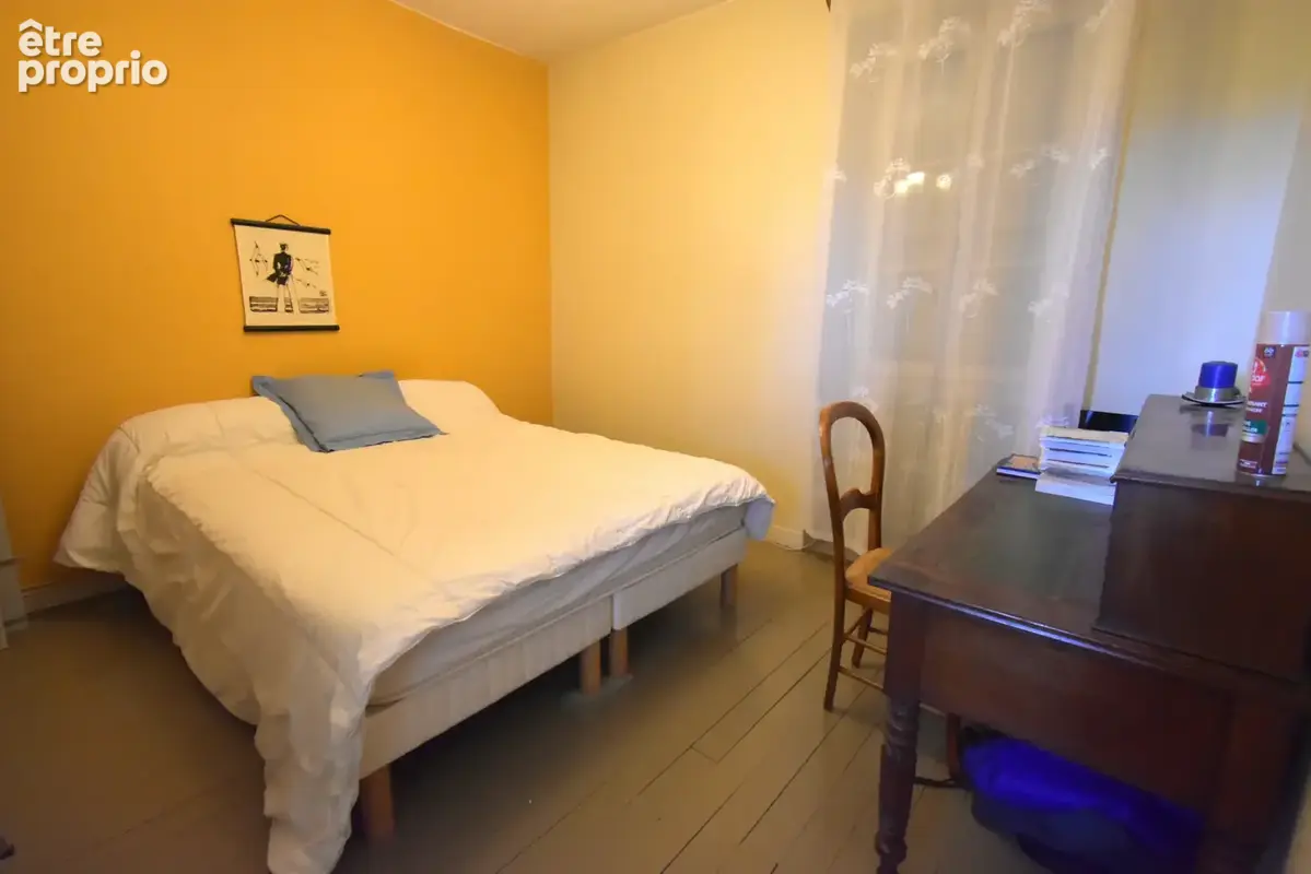 Maison de maître atypique avec maison secondaire, piscine et jardin. - photo 23