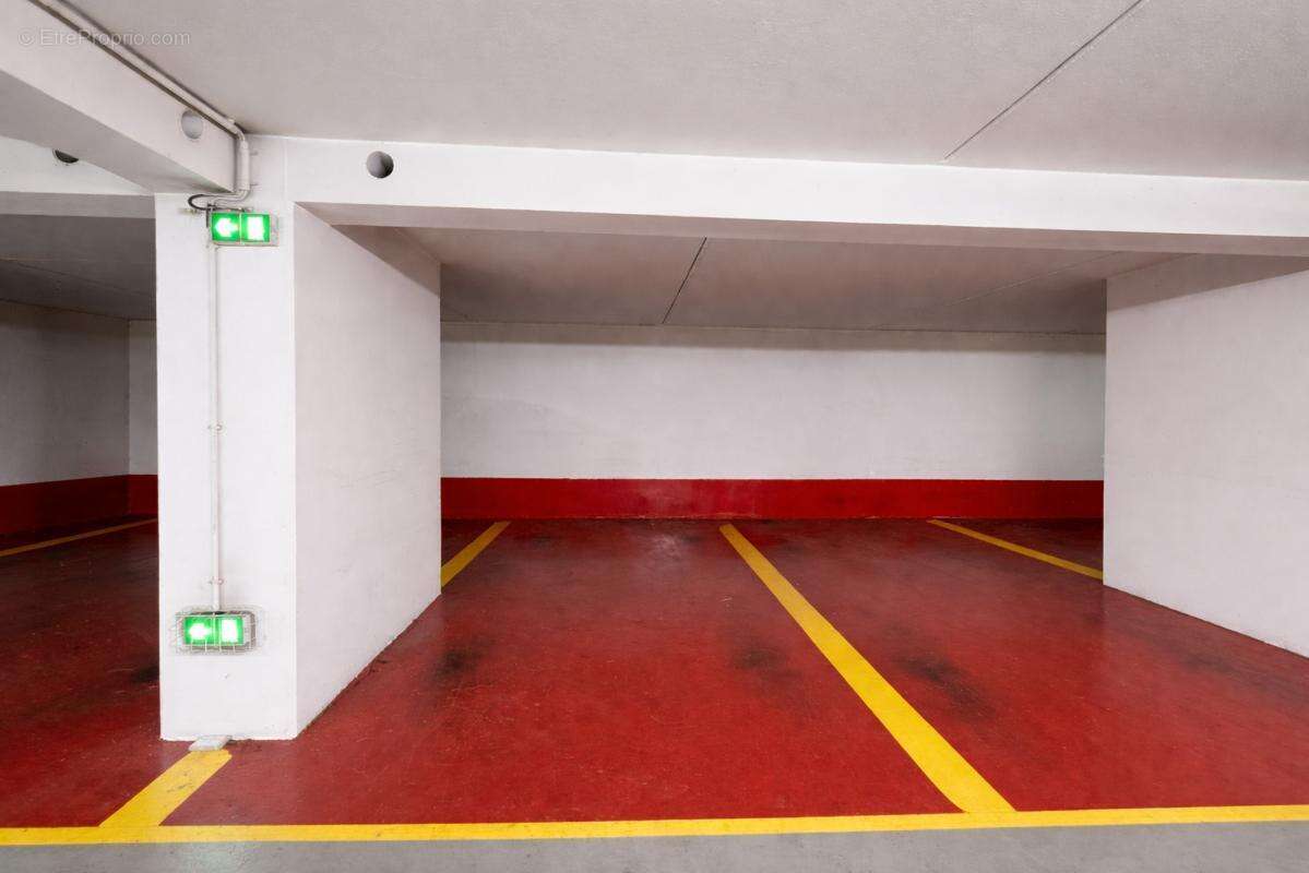 Parking à PARIS-14E