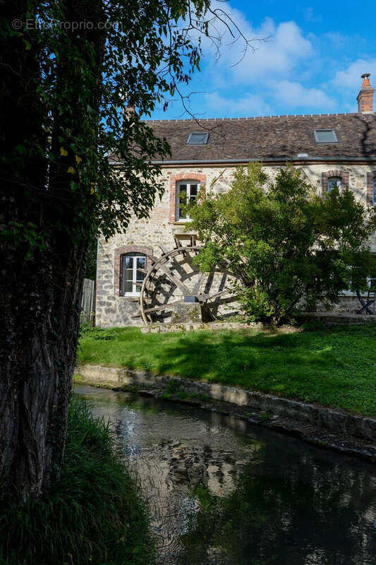 Maison à DORMELLES