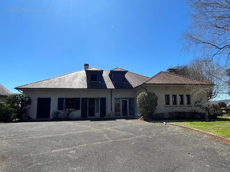 Maison à DECAZEVILLE