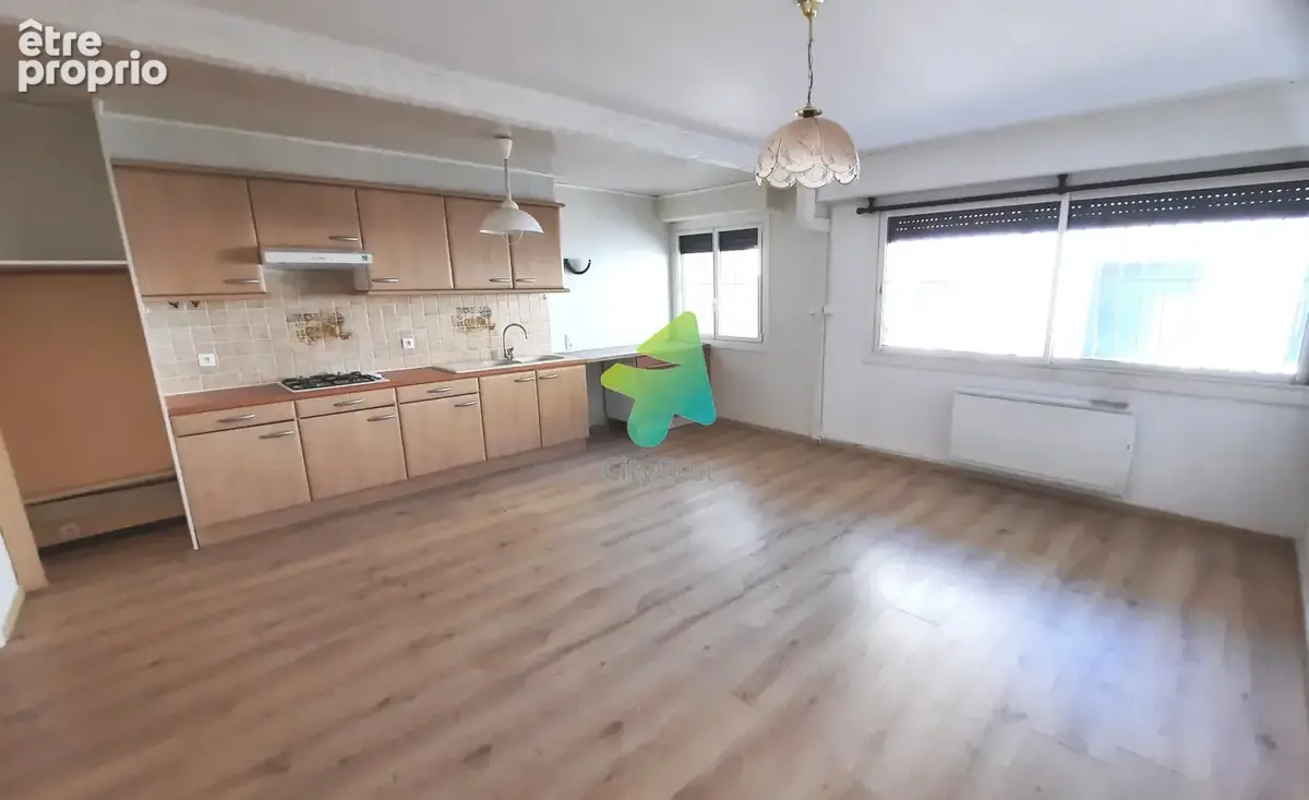 SECTEUR LES HALLES Appartement T3, Cour, Garage - photo 4