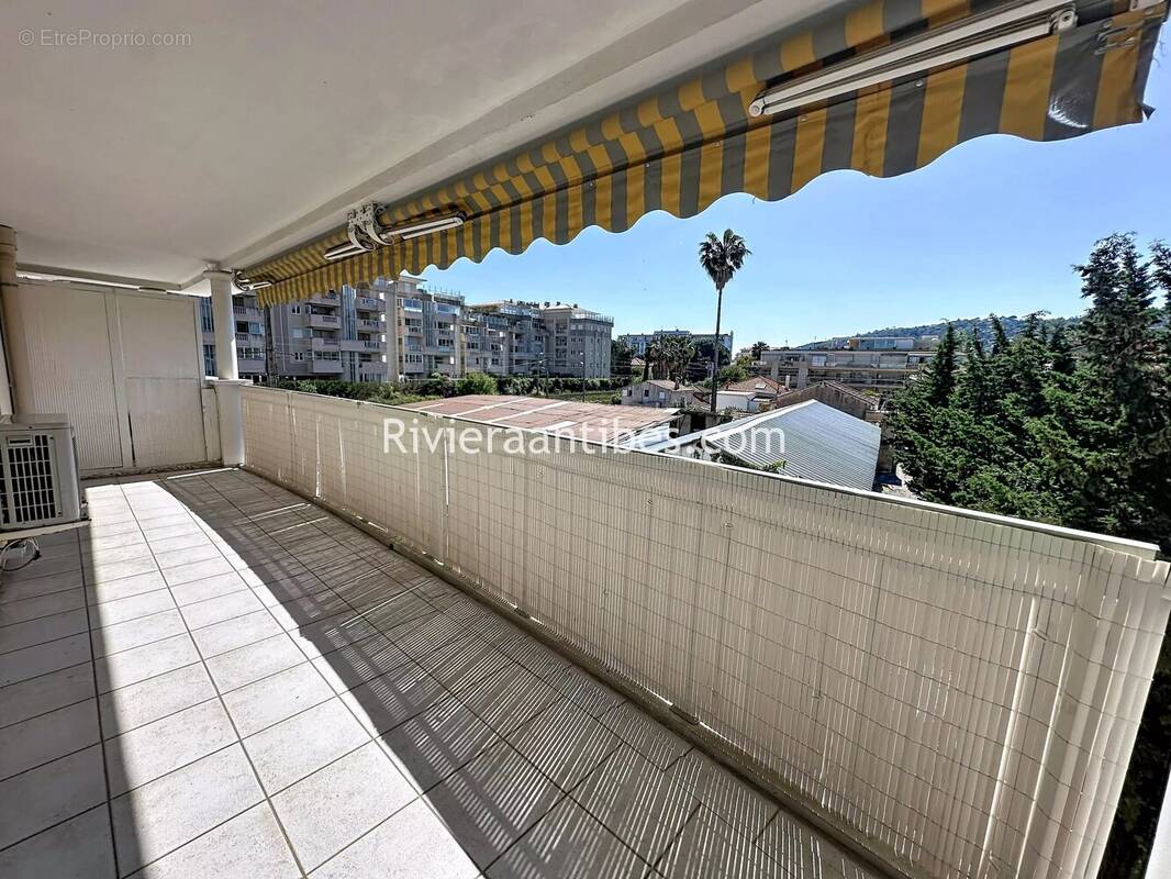 Appartement à VALLAURIS