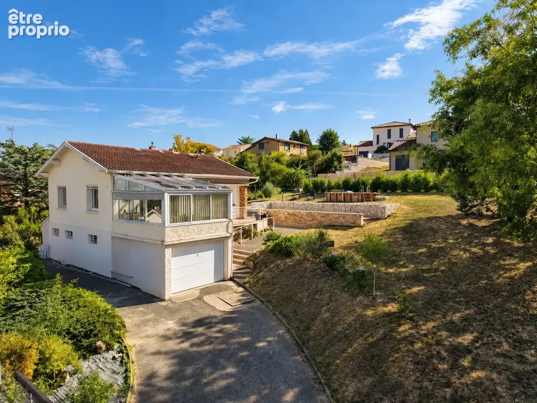 LACHASSAGNE   Maison rénovée avec piscine   Terrain de 1 208 m2 - photo 2