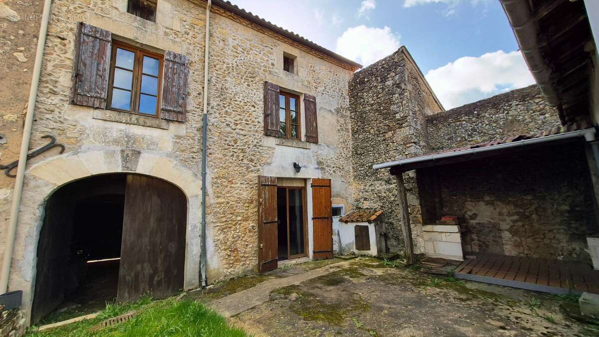 Maison à SAINT-MAIME-DE-PEREYROL