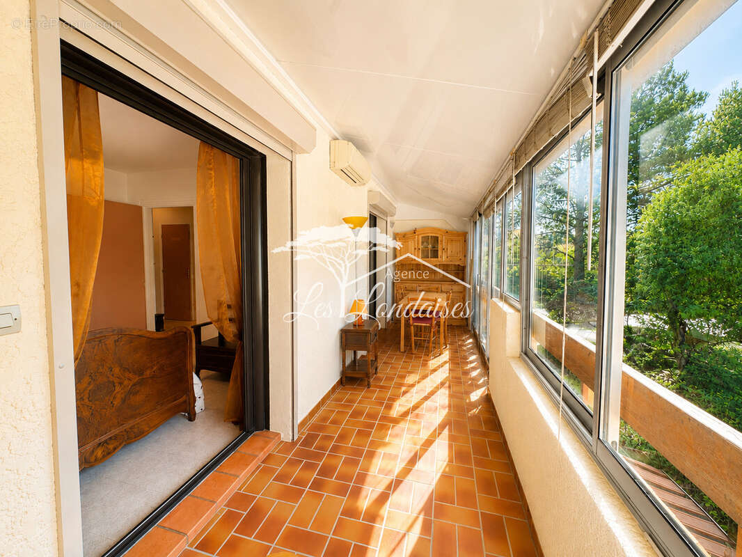 Appartement à LA LONDE-LES-MAURES