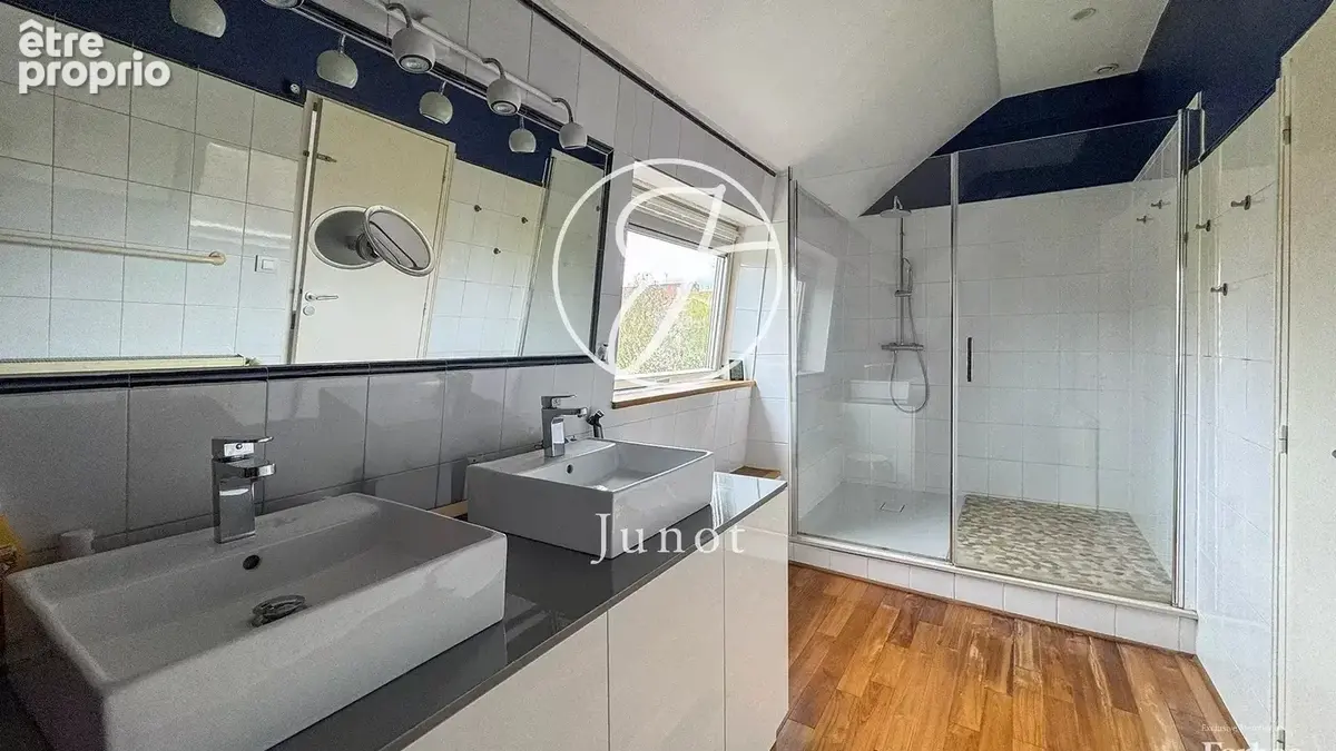 Marcq-en-Barœul – HIPPODROME – Élégante maison flamande – 8 pièces – 6 chambres – Jardin paysager – Studio indépendant – Garage - photo 6