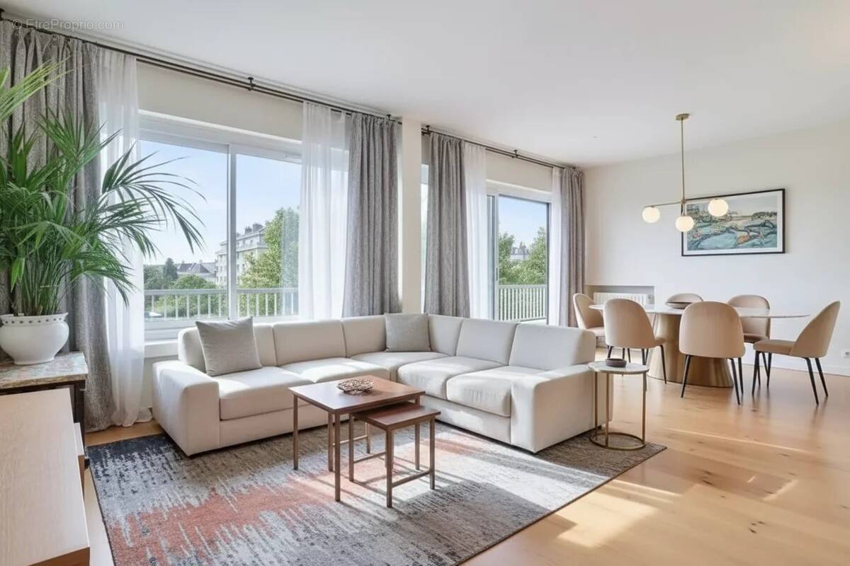 Appartement à PARIS-16E