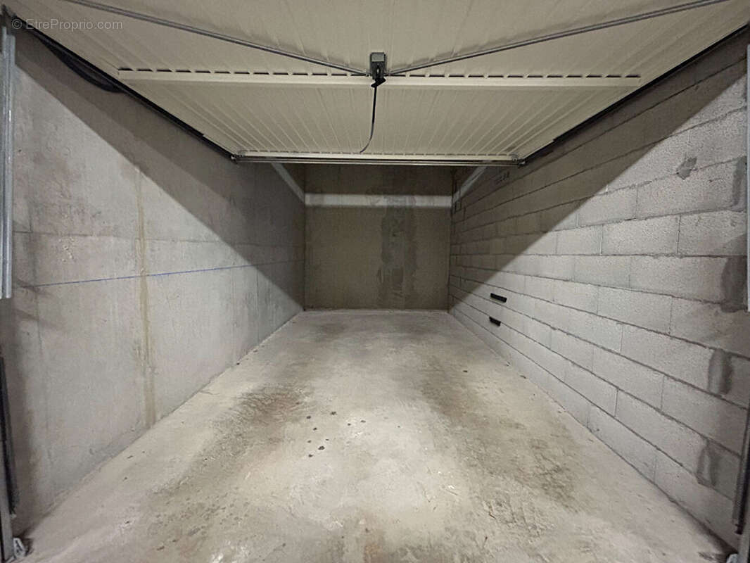 Parking à SAINT-ETIENNE