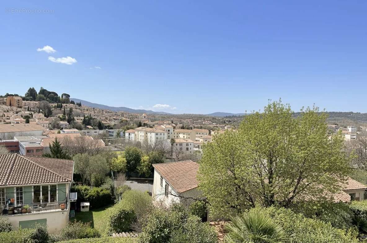 Appartement à COGOLIN