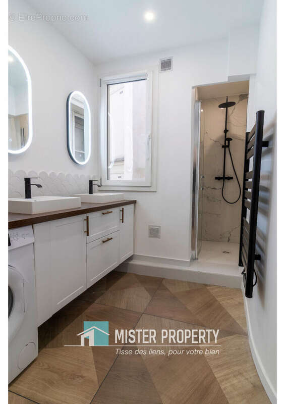 Appartement à PARIS-17E