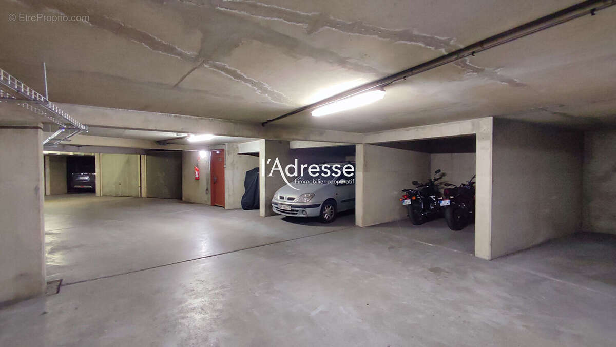 Parking à PARIS-15E